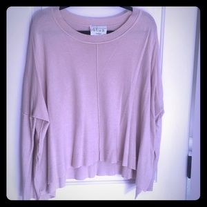 Cozy sweater with asymmetrical hem line